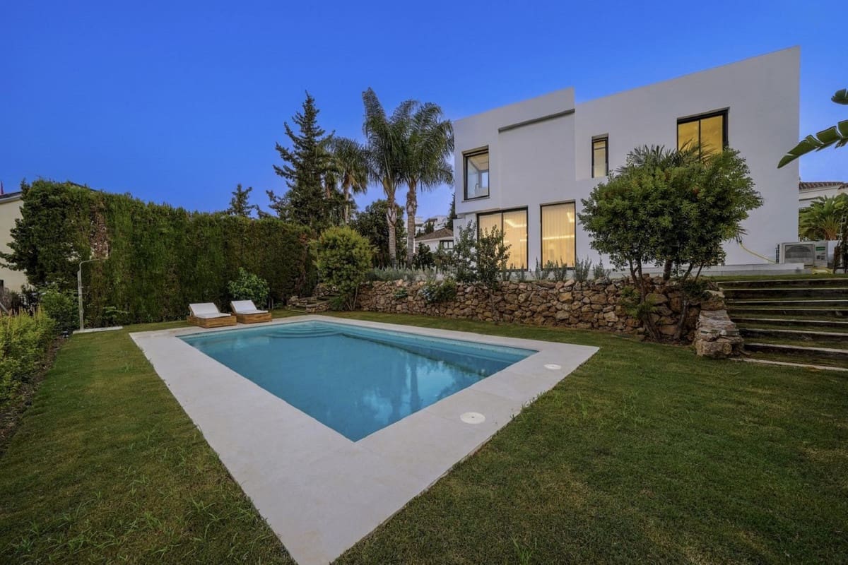 5 bedroom Villa for sale in Nueva Andalucia with pool garage - € 3,150,000 (Ref: 8909897)