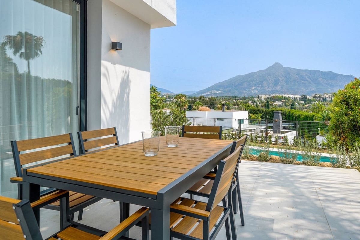 5 bedroom Villa for sale in Nueva Andalucia with pool garage - € 3,150,000 (Ref: 8909897)