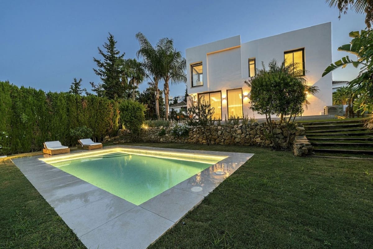 5 bedroom Villa for sale in Nueva Andalucia with pool garage - € 3,150,000 (Ref: 8909897)