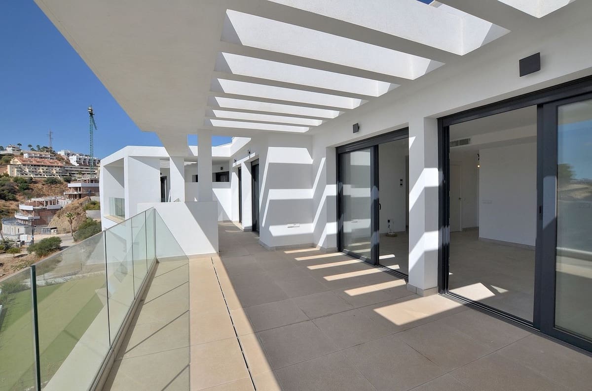 2 soveværelse Penthouse til salg i Fuengirola med swimmingpool garage - € 679.000 (Ref: 9043922)
