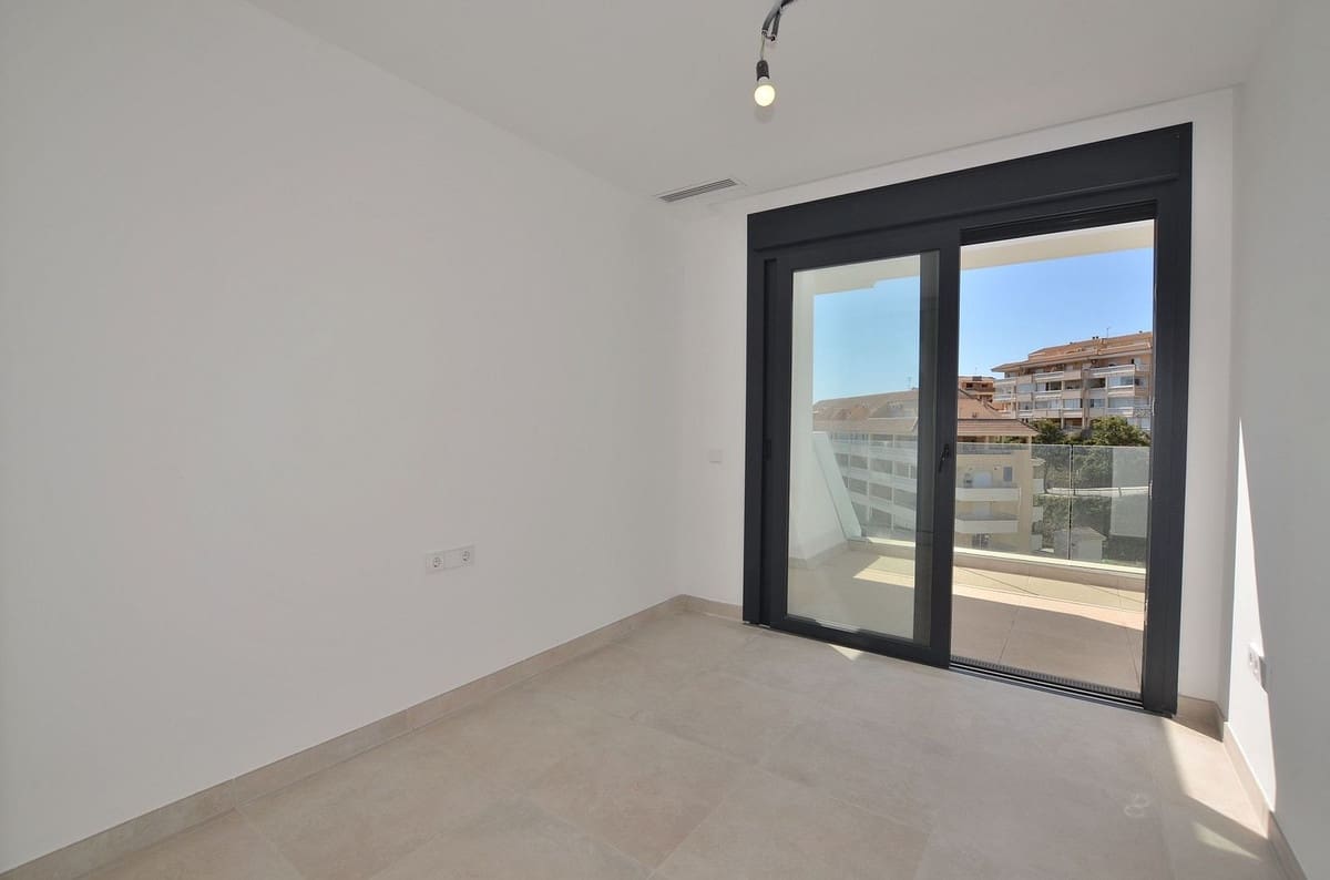 2 sypialnia Penthouse na sprzedaż w Fuengirola z basenem garażem - 679 000 € (Ref: 9043922)