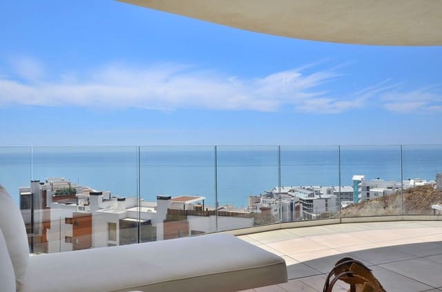 Apartamento de 3 habitaciones en Fuengirola en venta con piscina garaje - 995.000 € (Ref: 9131521)