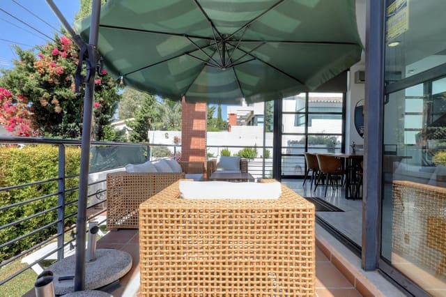 Chalet de 5 habitaciones en Benalmadena Costa, Benalmádena en venta con piscina garaje - 899.000 € (Ref: 9201580)