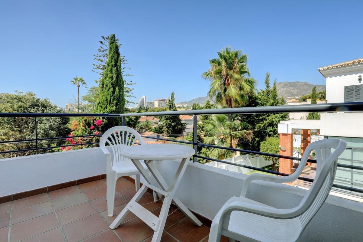 5 soveværelse Villa til salg i Benalmadena Costa med swimmingpool garage - € 899.000 (Ref: 9201580)
