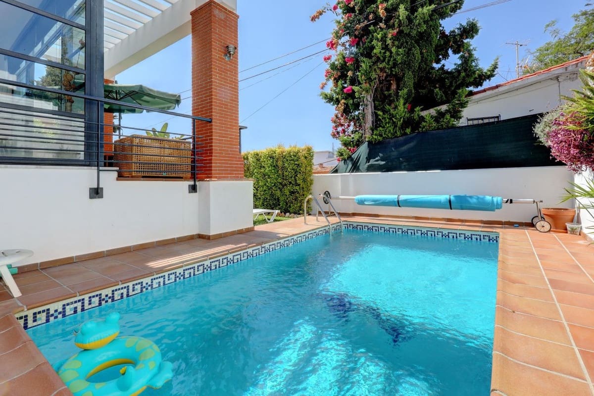 5 soveværelse Villa til salg i Benalmadena Costa med swimmingpool garage - € 899.000 (Ref: 9201580)