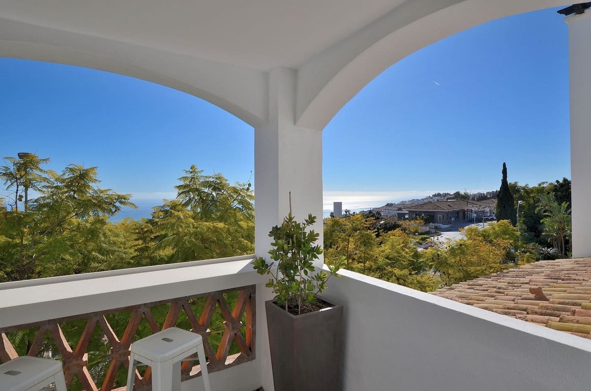 2 soveværelse Lejlighed til salg i Benalmadena med swimmingpool - € 349.000 (Ref: 9255910)