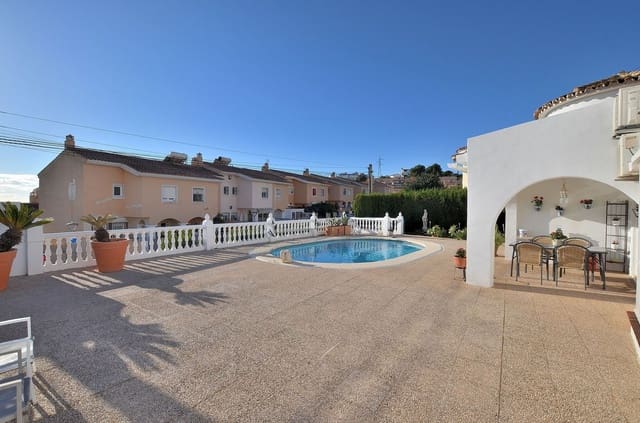 Chalet de 3 habitaciones en Fuengirola en venta con piscina garaje - 569.000 € (Ref: 9421579)