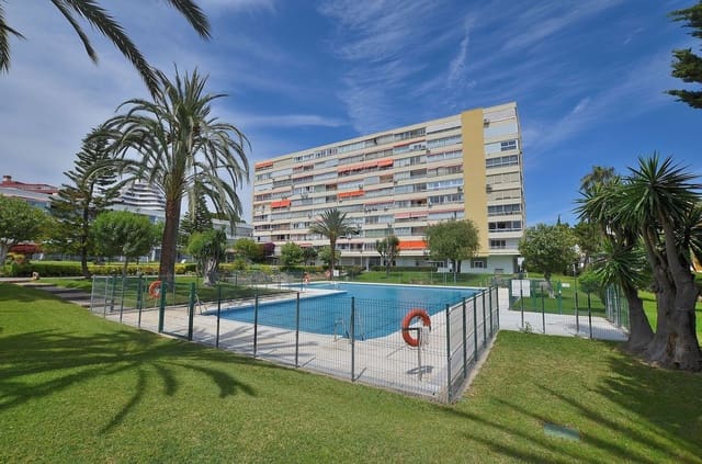 Ático de 2 habitaciones en Benalmadena Costa, Benalmádena en venta con piscina garaje - 349.000 € (Ref: 9435144)