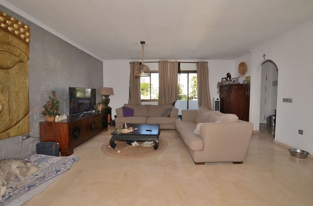 2 bedroom Penthouse for sale in Mijas Costa, Mijas with pool garage - € 445,000 (Ref: 9438346)