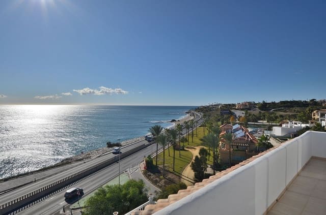 2 bedroom Penthouse for sale in Mijas Costa, Mijas with pool garage - € 445,000 (Ref: 9438346)