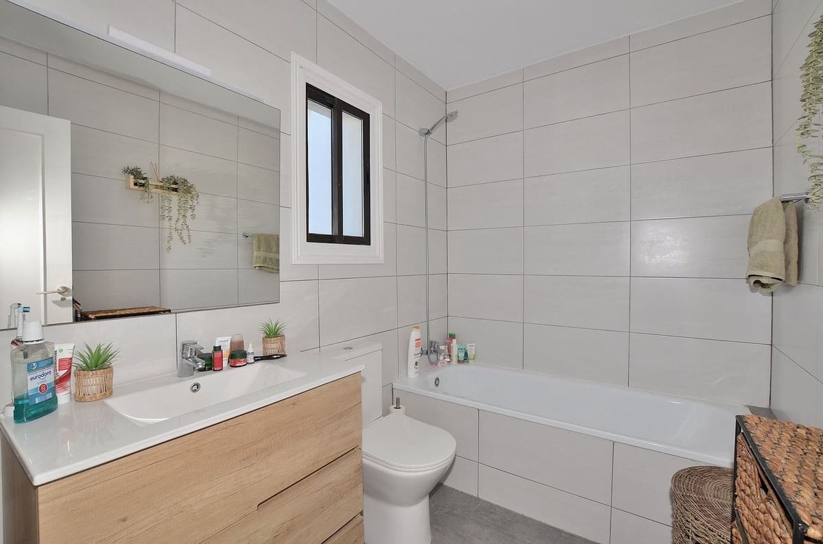 2 bedroom Penthouse for sale in Mijas Costa with pool garage - € 445,000 (Ref: 9438346)