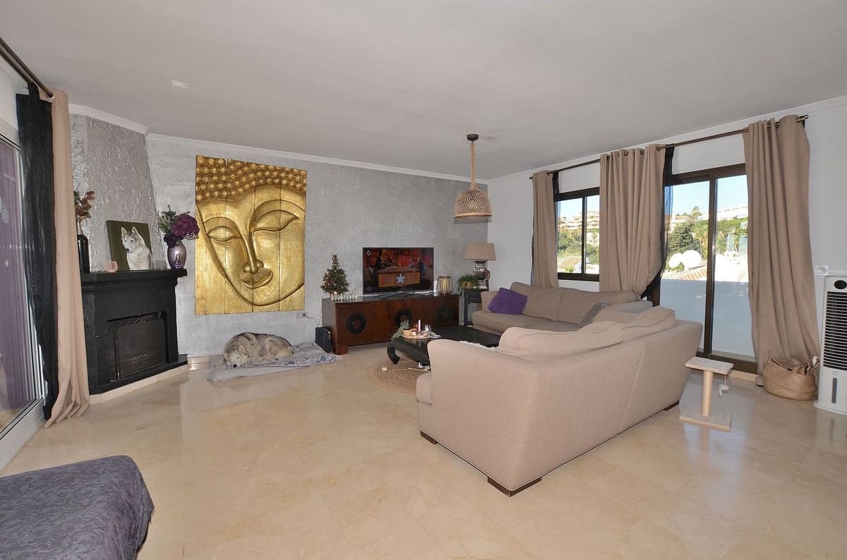 2 bedroom Penthouse for sale in Mijas Costa with pool garage - € 445,000 (Ref: 9438346)