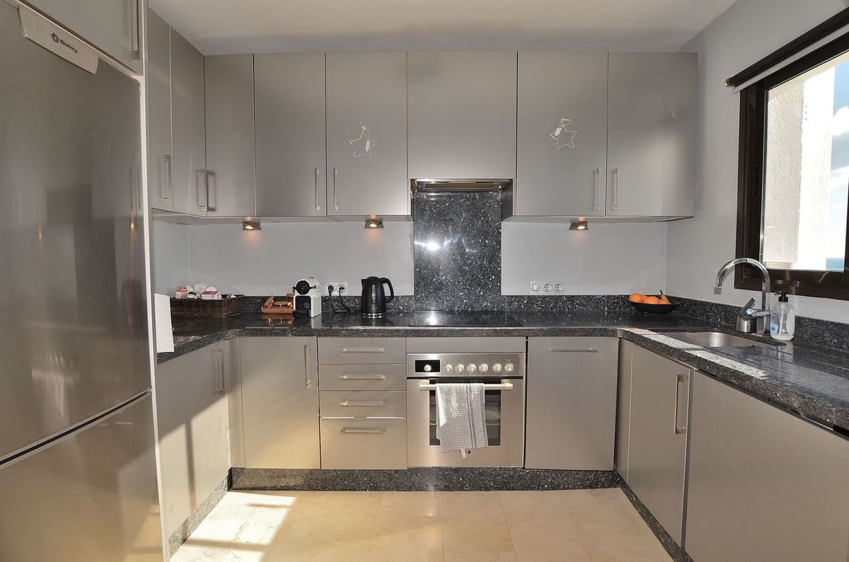 2 bedroom Penthouse for sale in Mijas Costa with pool garage - € 445,000 (Ref: 9438346)