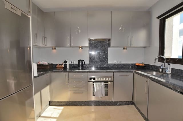 Ático de 2 habitaciones en Mijas Costa, Mijas en venta con piscina garaje - 445.000 € (Ref: 9438346)