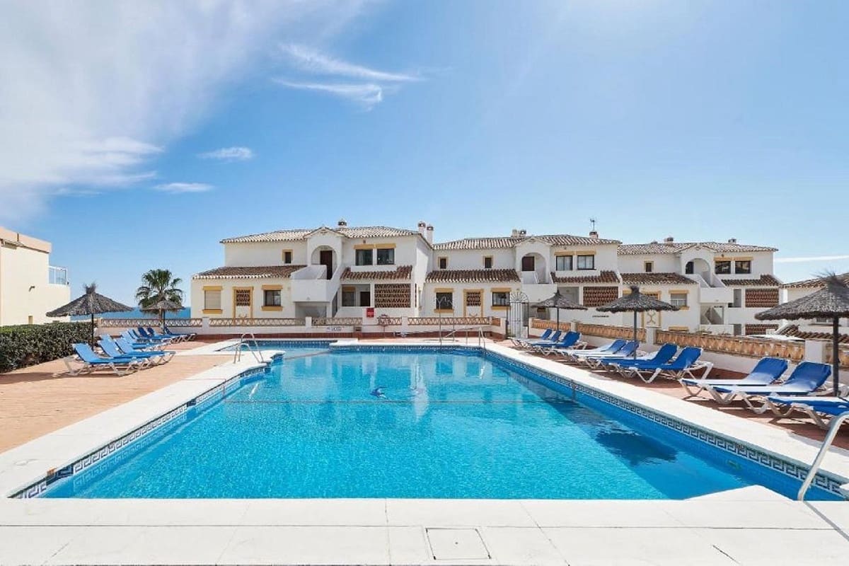 2 bedroom Penthouse for sale in Mijas Costa with pool garage - € 445,000 (Ref: 9438346)