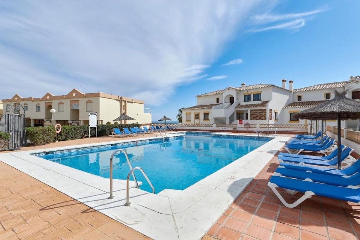 2 bedroom Penthouse for sale in Mijas Costa with pool garage - € 445,000 (Ref: 9438346)