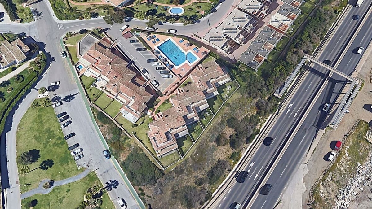 2 bedroom Penthouse for sale in Mijas Costa with pool garage - € 445,000 (Ref: 9438346)