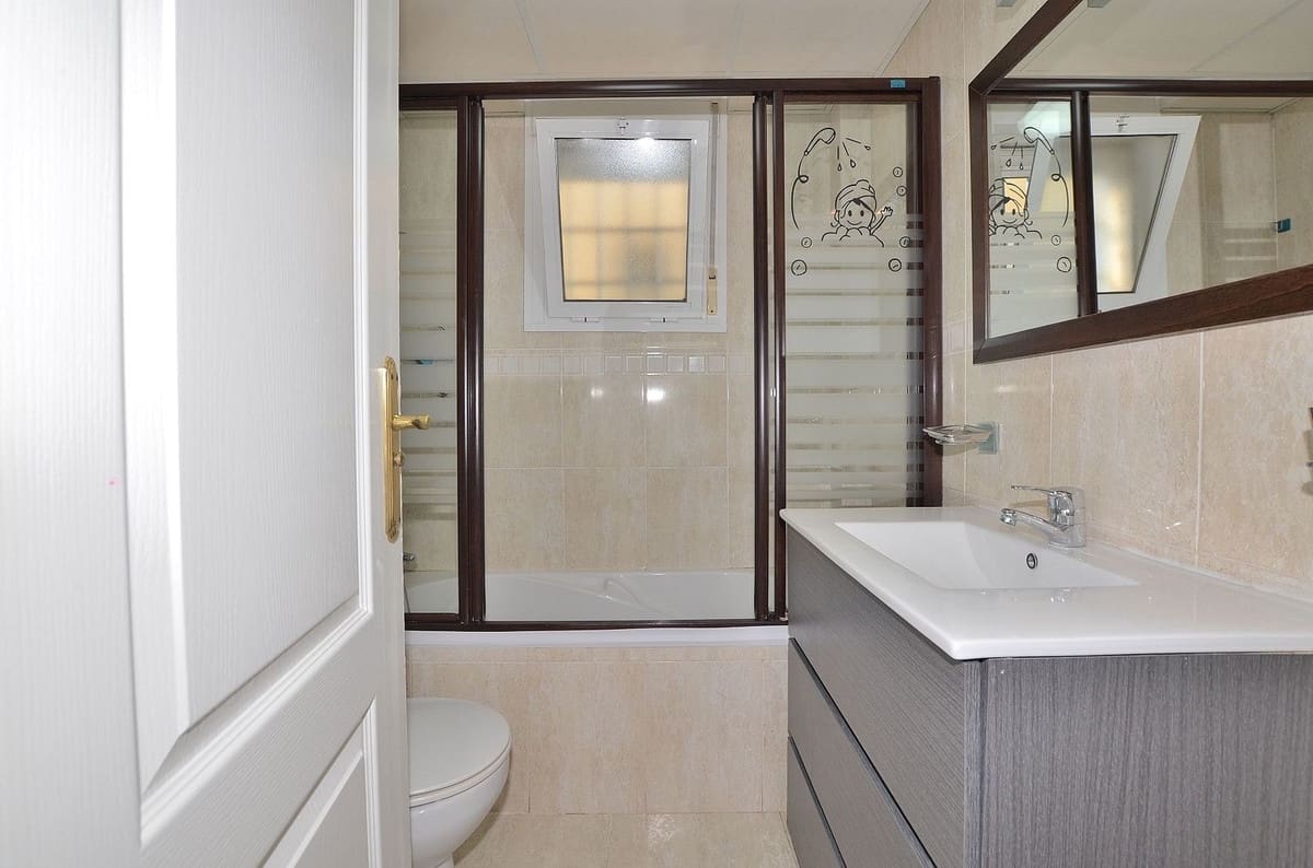 Casa de 2 habitaciones en Benalmádena en venta con piscina garaje - 299.000 € (Ref: 9487245)