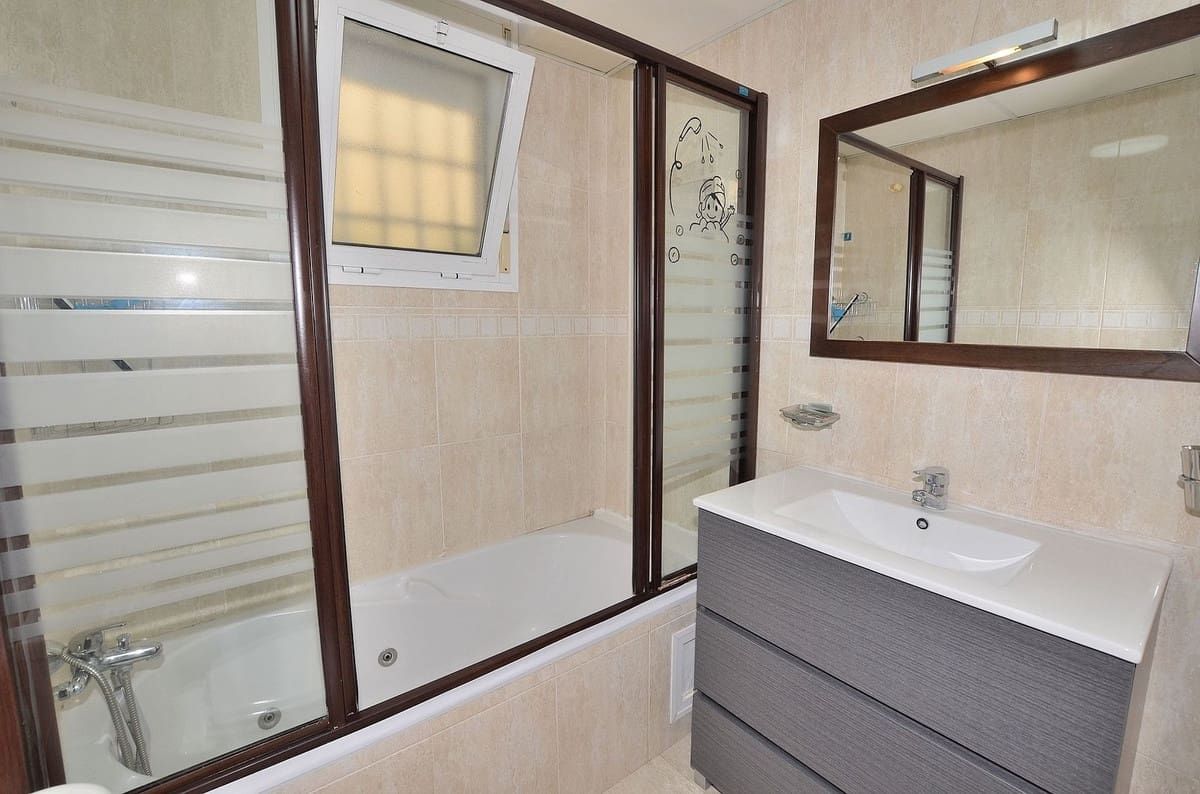 Casa de 2 habitaciones en Benalmádena en venta con piscina garaje - 299.000 € (Ref: 9487245)