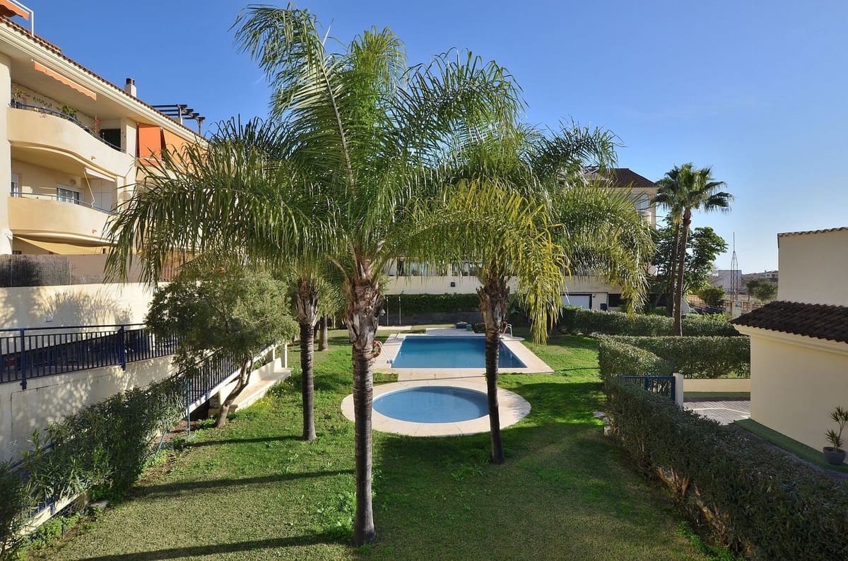 Casa de 2 habitaciones en Benalmádena en venta con piscina garaje - 290.000 € (Ref: 9487245)