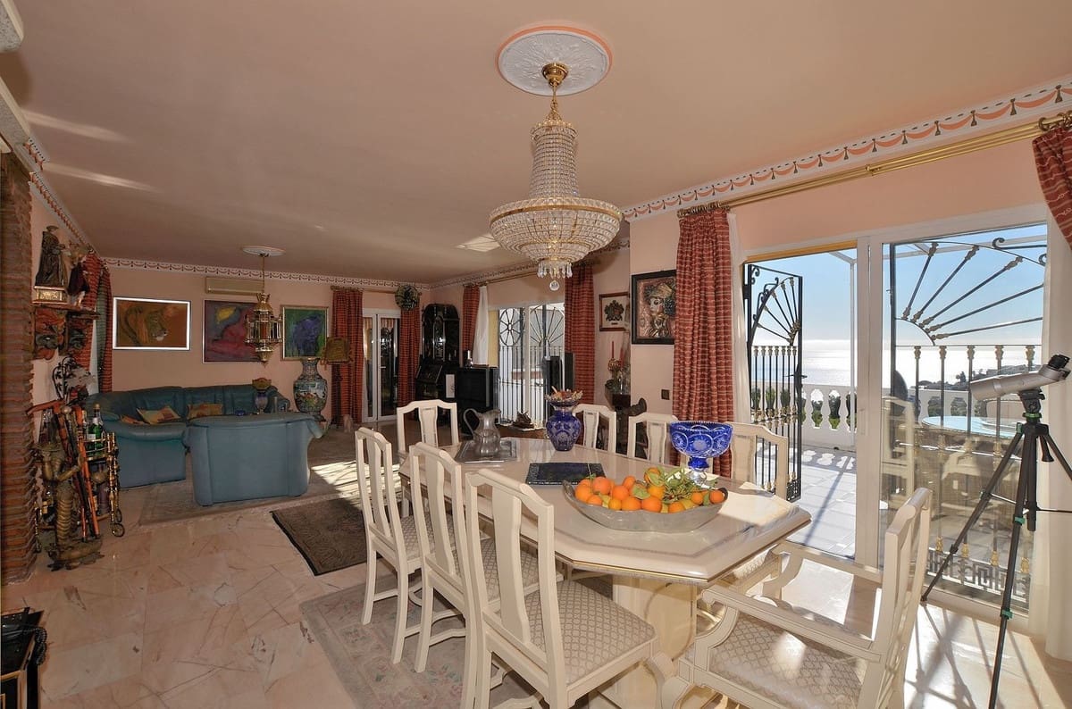 5 bedroom Villa for sale in Torremuelle with pool garage - € 1,340,000 (Ref: 9506327)