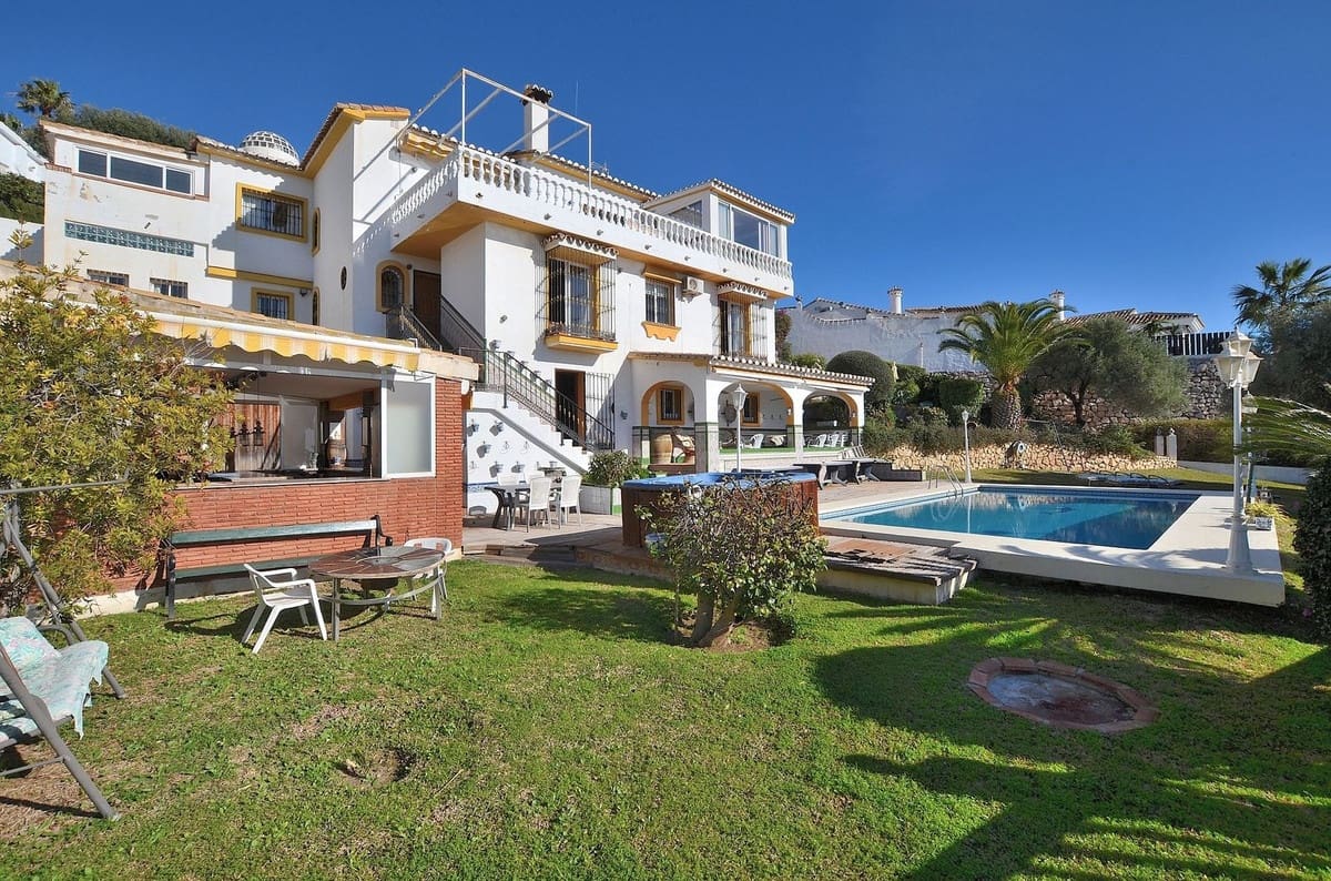 5 bedroom Villa for sale in Torremuelle with pool garage - € 1,340,000 (Ref: 9506327)