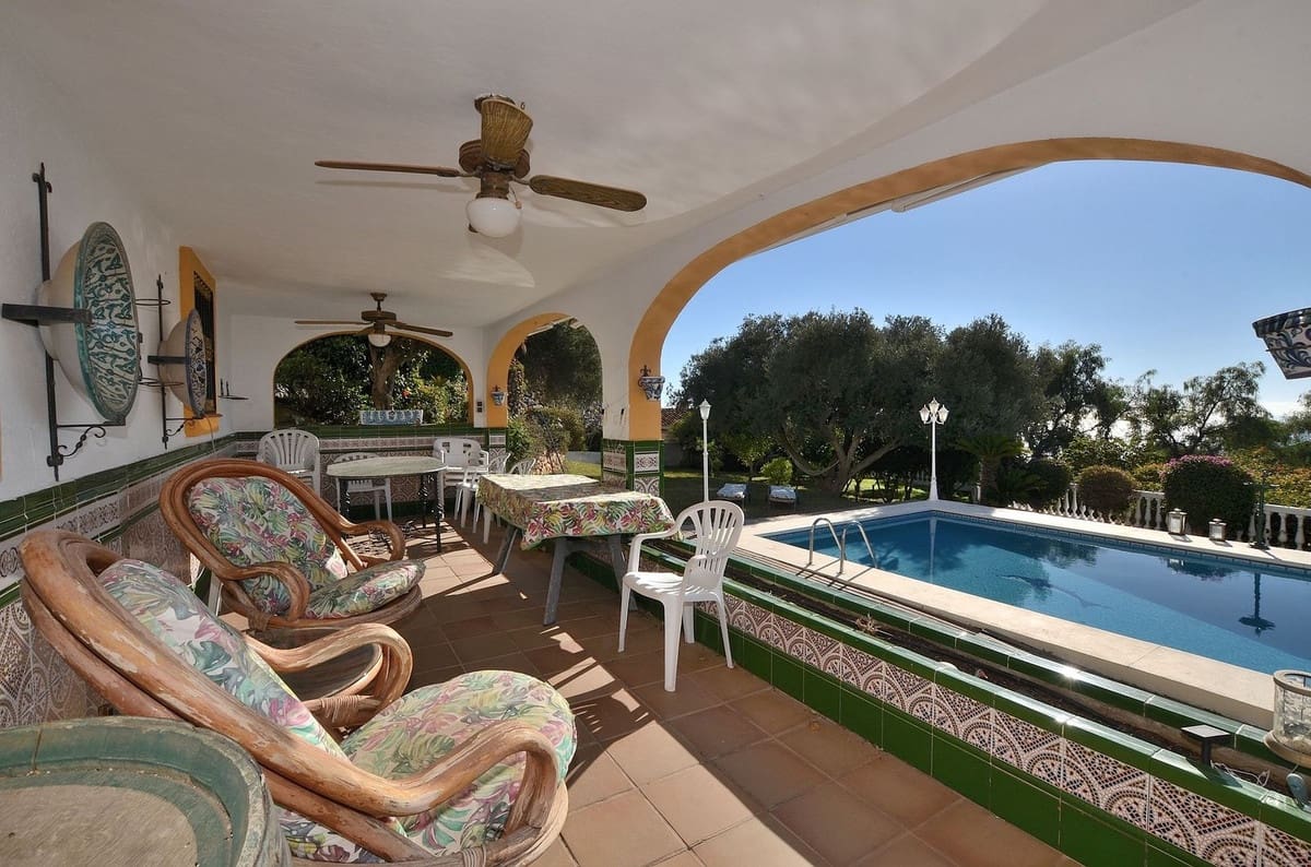 5 bedroom Villa for sale in Torremuelle with pool garage - € 1,340,000 (Ref: 9506327)