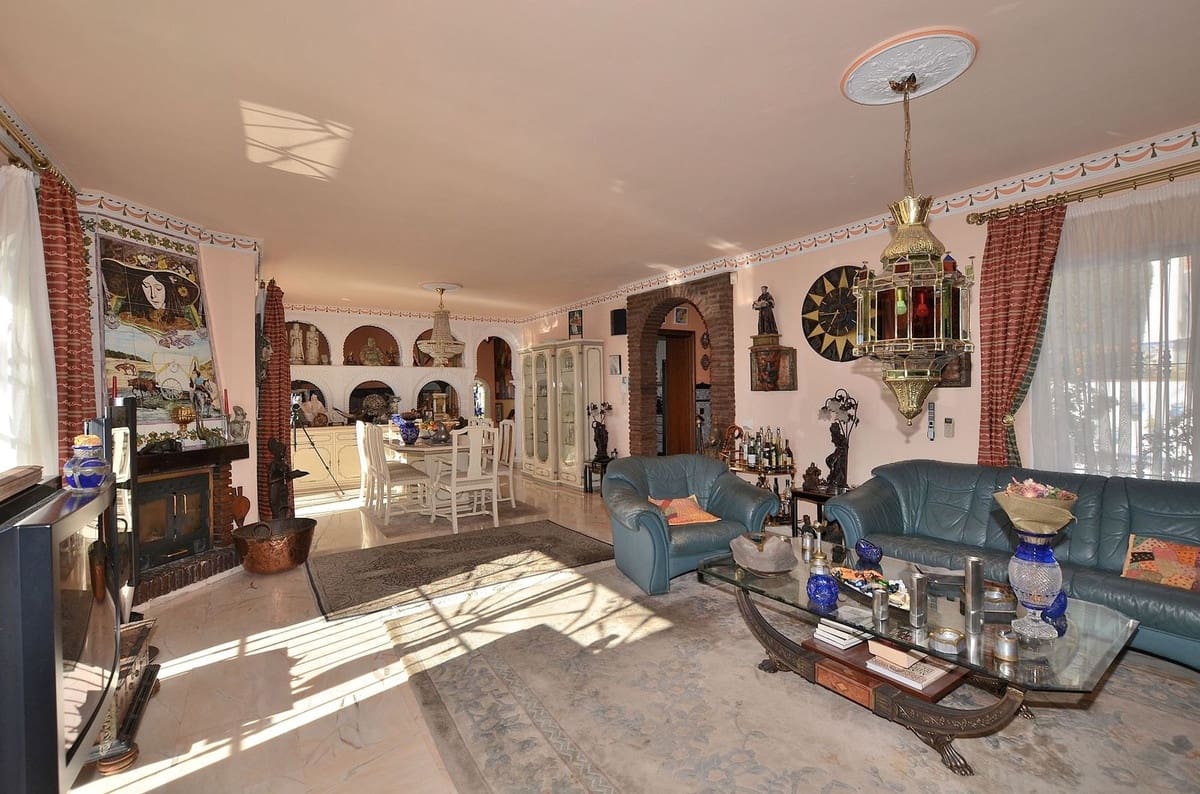 5 bedroom Villa for sale in Torremuelle with pool garage - € 1,340,000 (Ref: 9506327)