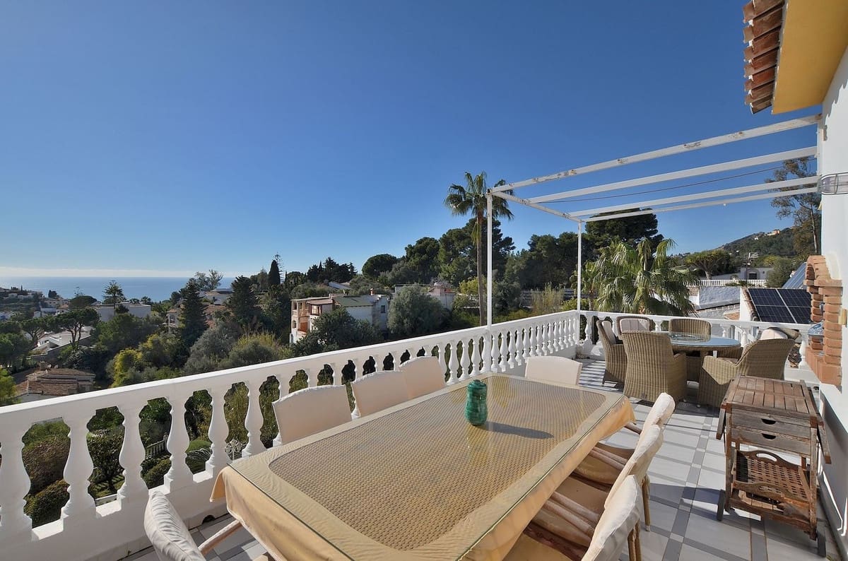 5 bedroom Villa for sale in Torremuelle with pool garage - € 1,340,000 (Ref: 9506327)