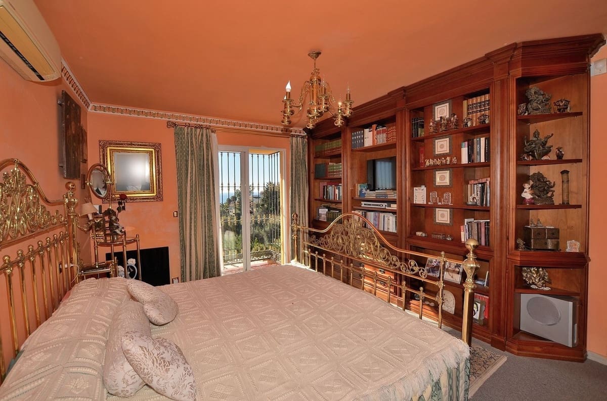 5 bedroom Villa for sale in Torremuelle with pool garage - € 1,340,000 (Ref: 9506327)