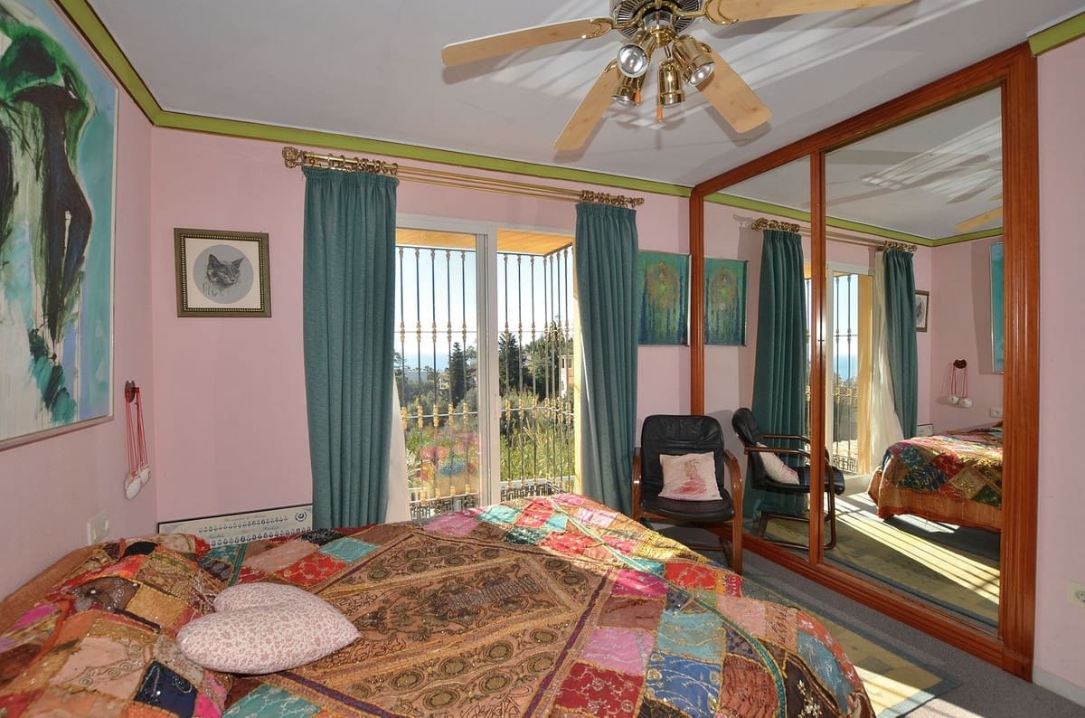 5 bedroom Villa for sale in Torremuelle with pool garage - € 1,340,000 (Ref: 9506327)