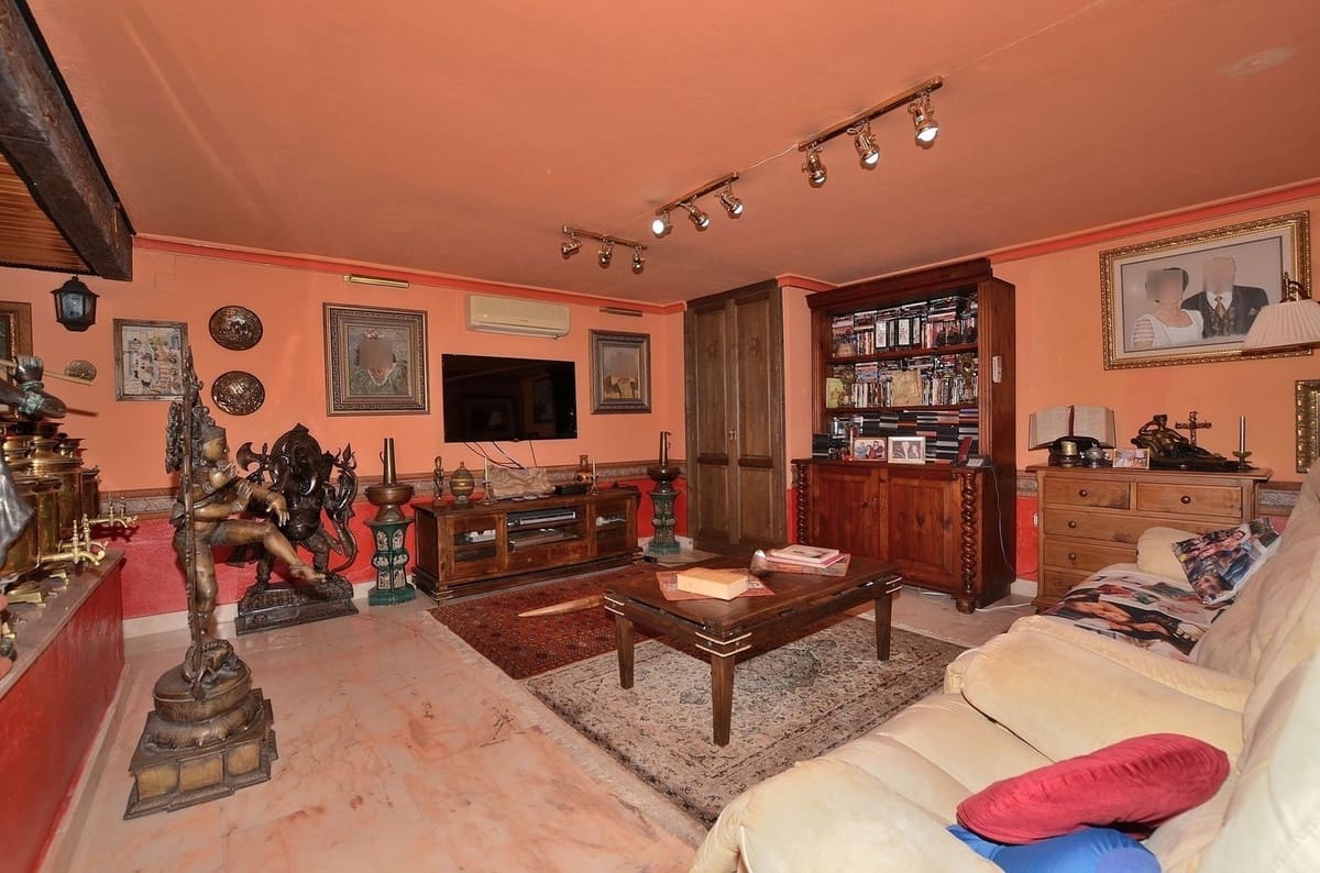 5 bedroom Villa for sale in Torremuelle with pool garage - € 1,340,000 (Ref: 9506327)