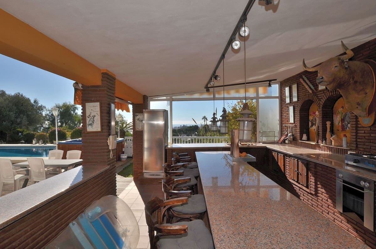 5 bedroom Villa for sale in Torremuelle with pool garage - € 1,340,000 (Ref: 9506327)