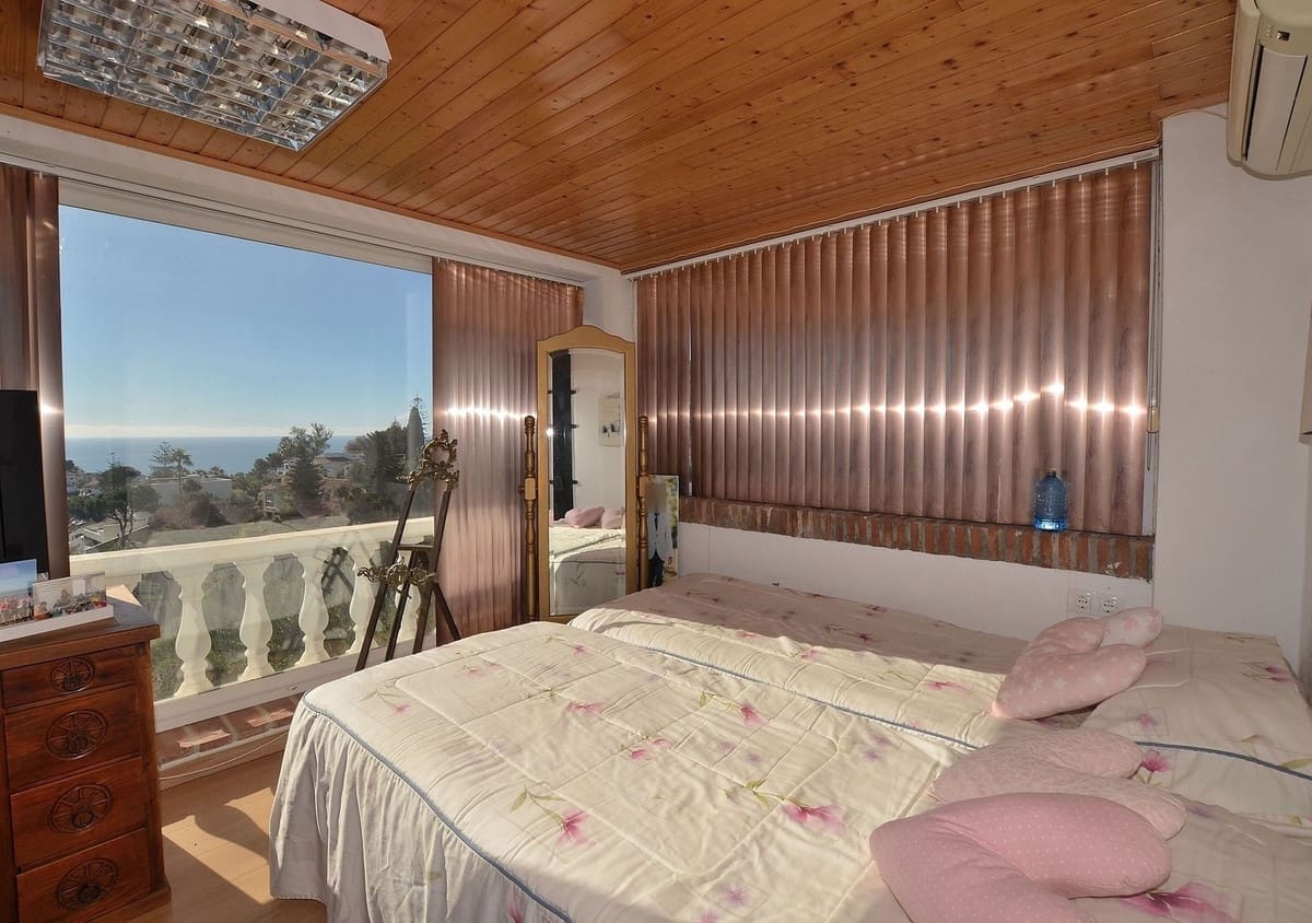 5 bedroom Villa for sale in Torremuelle with pool garage - € 1,340,000 (Ref: 9506327)