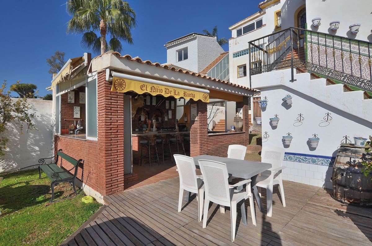 5 bedroom Villa for sale in Torremuelle with pool garage - € 1,340,000 (Ref: 9506327)