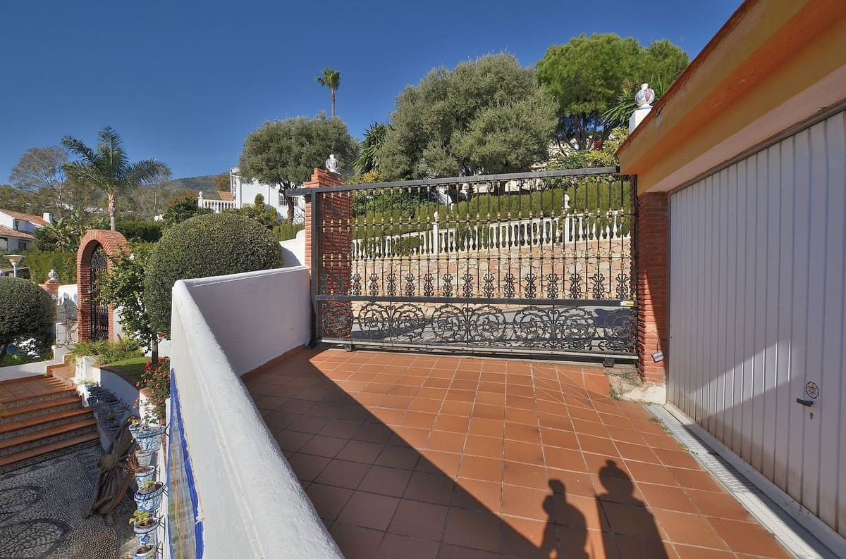 5 bedroom Villa for sale in Torremuelle with pool garage - € 1,340,000 (Ref: 9506327)
