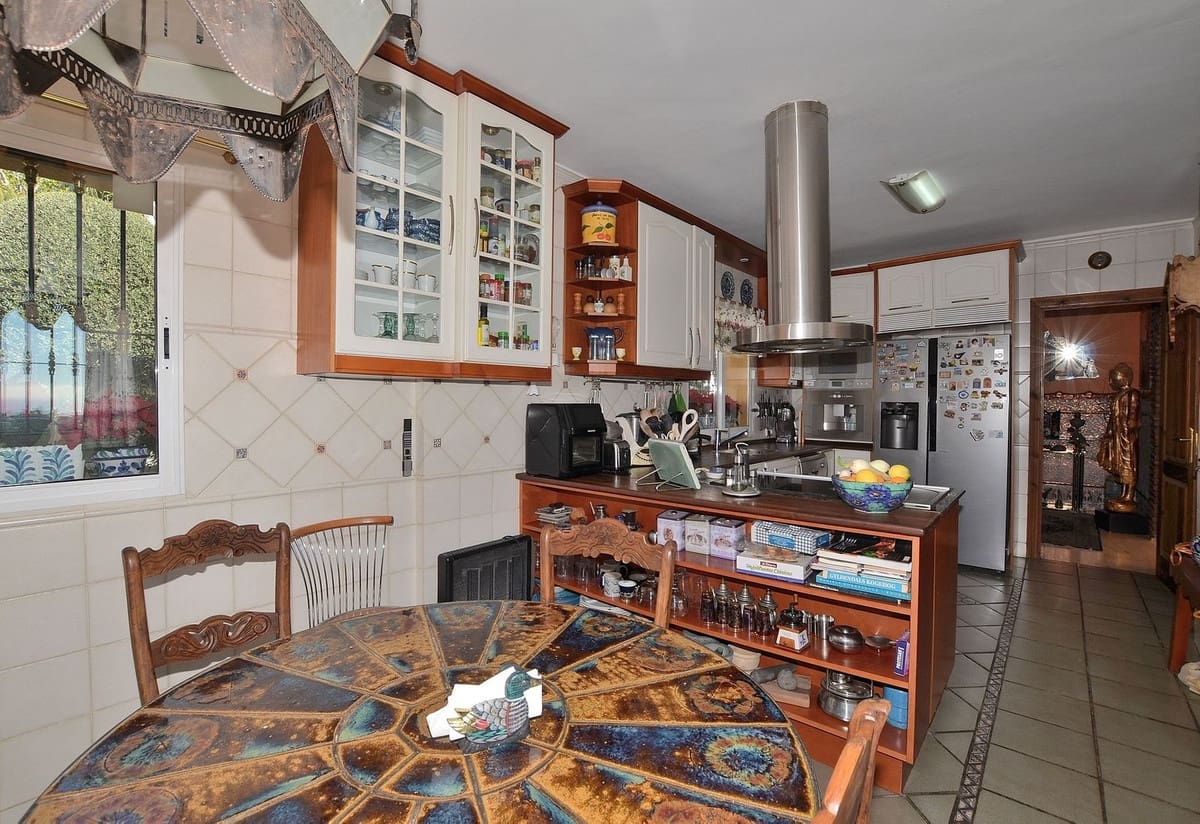 5 bedroom Villa for sale in Torremuelle with pool garage - € 1,340,000 (Ref: 9506327)