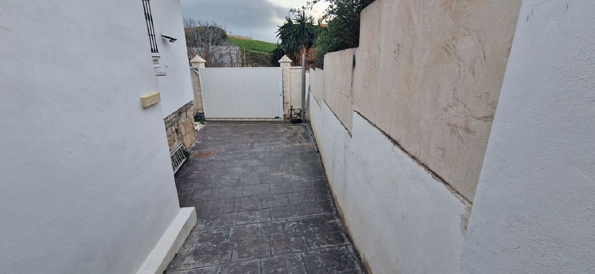 3 bedroom Villa for sale in Fuengirola with pool garage - € 599,990 (Ref: 9597274)