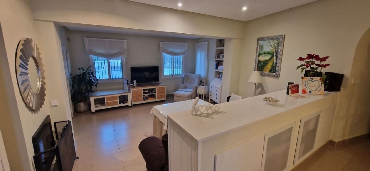 3 soveværelse Villa til salg i Fuengirola med swimmingpool garage - € 599.990 (Ref: 9597274)