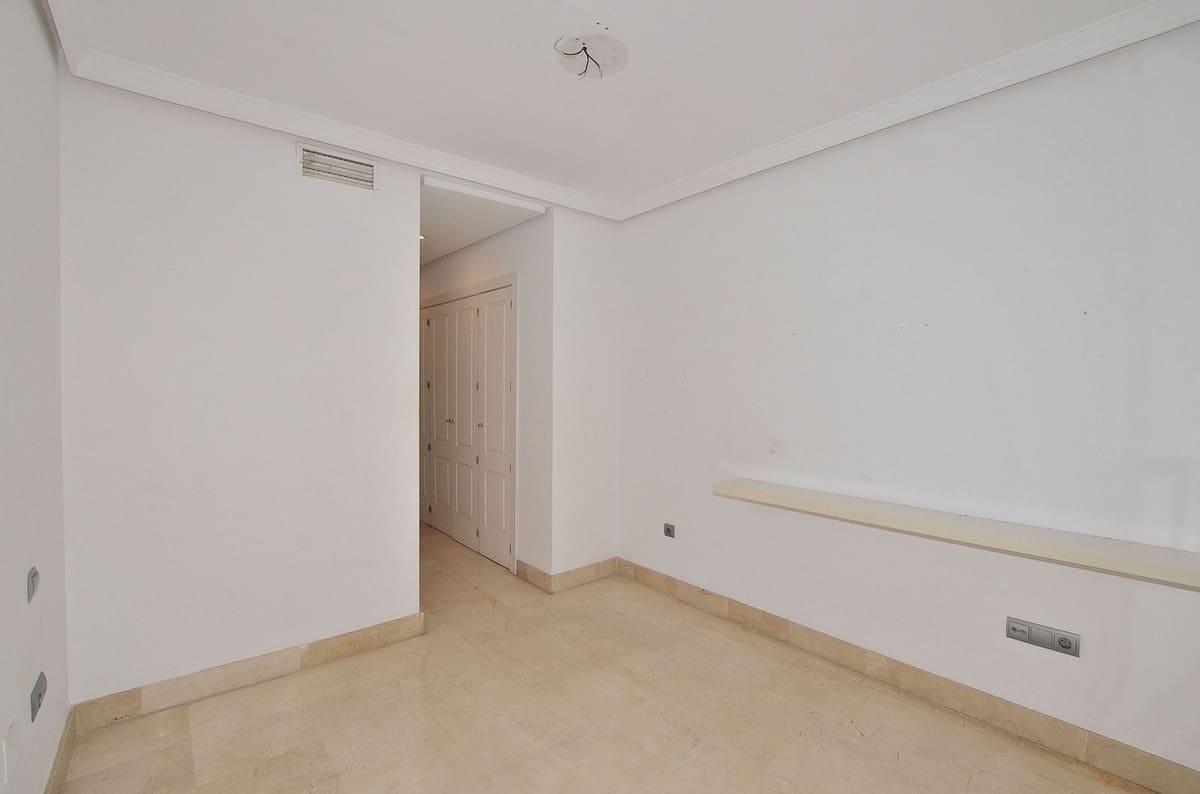 3 bedroom Apartment for sale in Torrequebrada with pool garage - € 465,000 (Ref: 9685949)