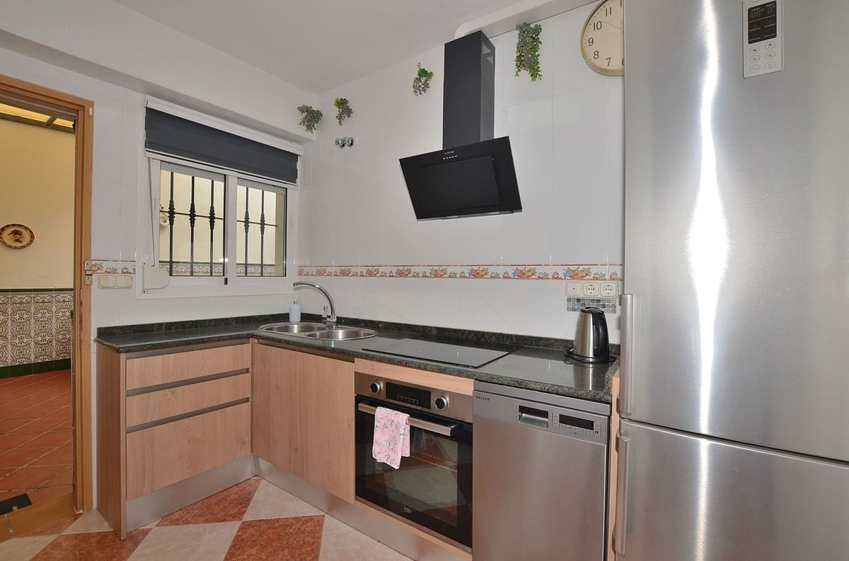 2 bedroom Townhouse for sale in Fuengirola - € 949,000 (Ref: 9721157)