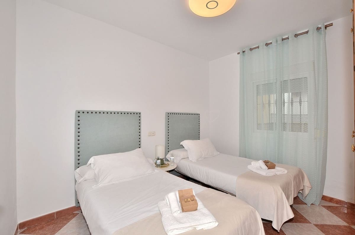 2 bedroom Townhouse for sale in Fuengirola - € 949,000 (Ref: 9721157)