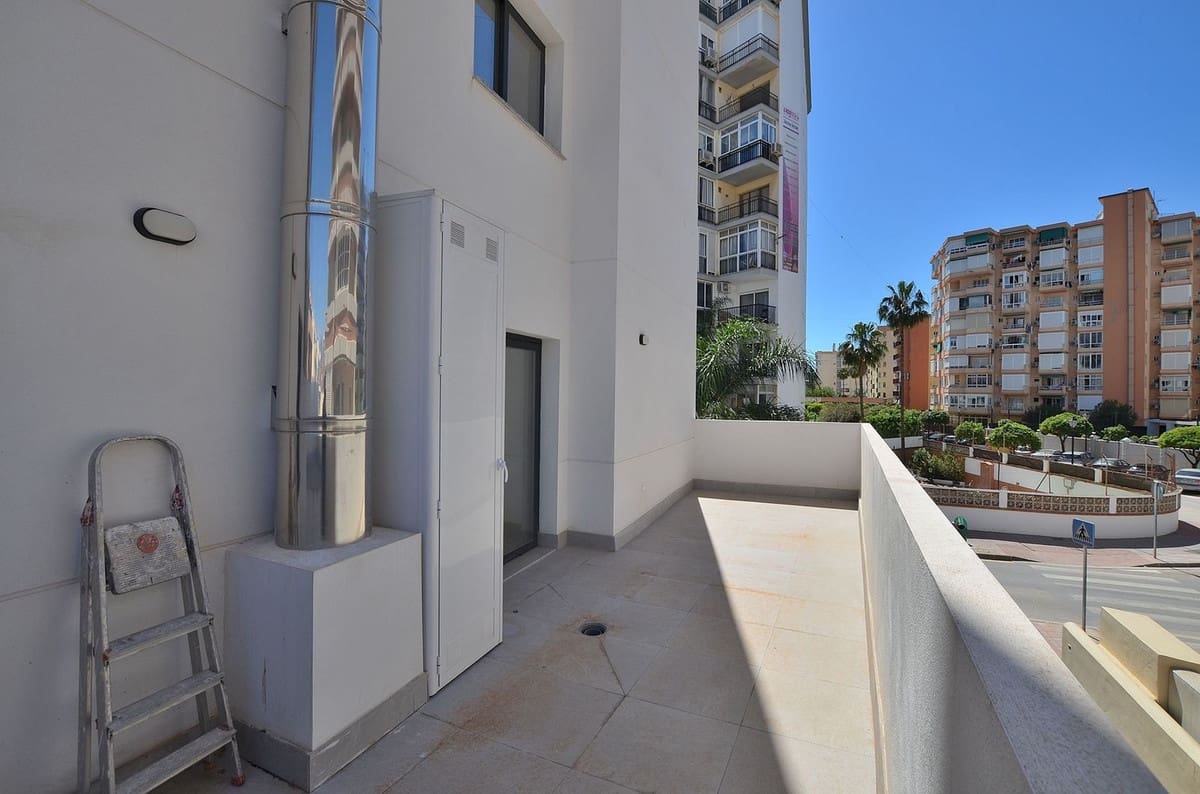 Apartamento de 2 habitaciones en Fuengirola en venta con garaje - 495.000 € (Ref: 9778919)