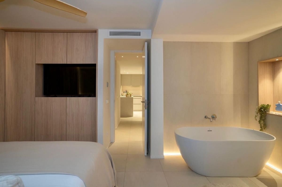 3 bedroom Apartment for sale in Benalmadena with pool garage - € 549,000 (Ref: 9809464)