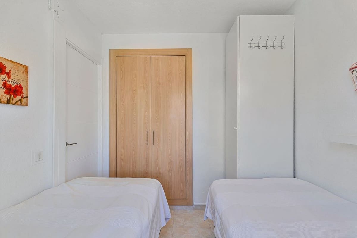 1 bedroom Apartment for sale in Benalmadena Costa with pool - € 245,000 (Ref: 9818856)
