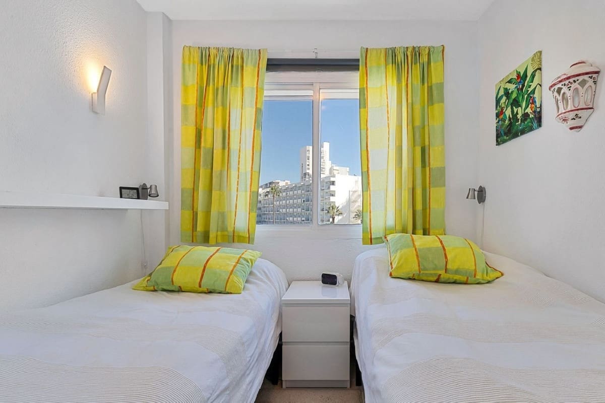 1 bedroom Apartment for sale in Benalmadena Costa with pool - € 245,000 (Ref: 9818856)