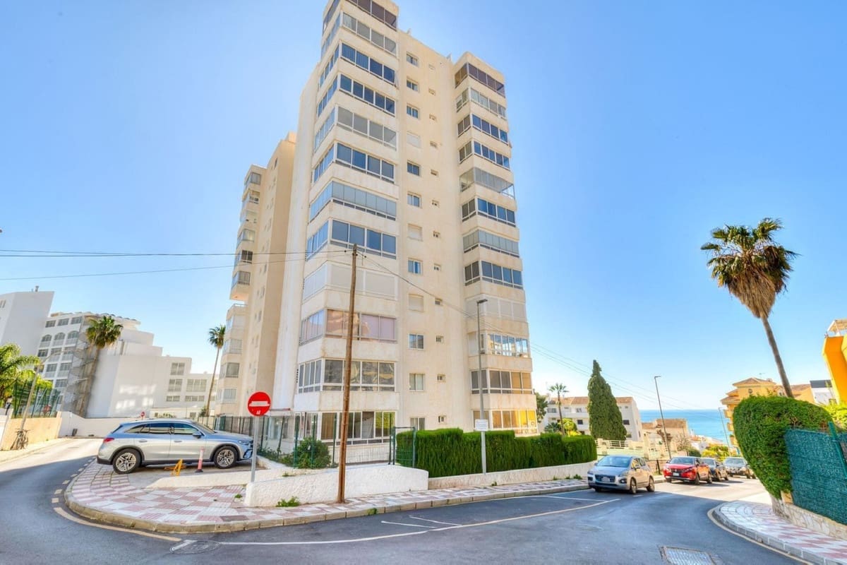 1 bedroom Apartment for sale in Benalmadena Costa with pool - € 245,000 (Ref: 9818856)