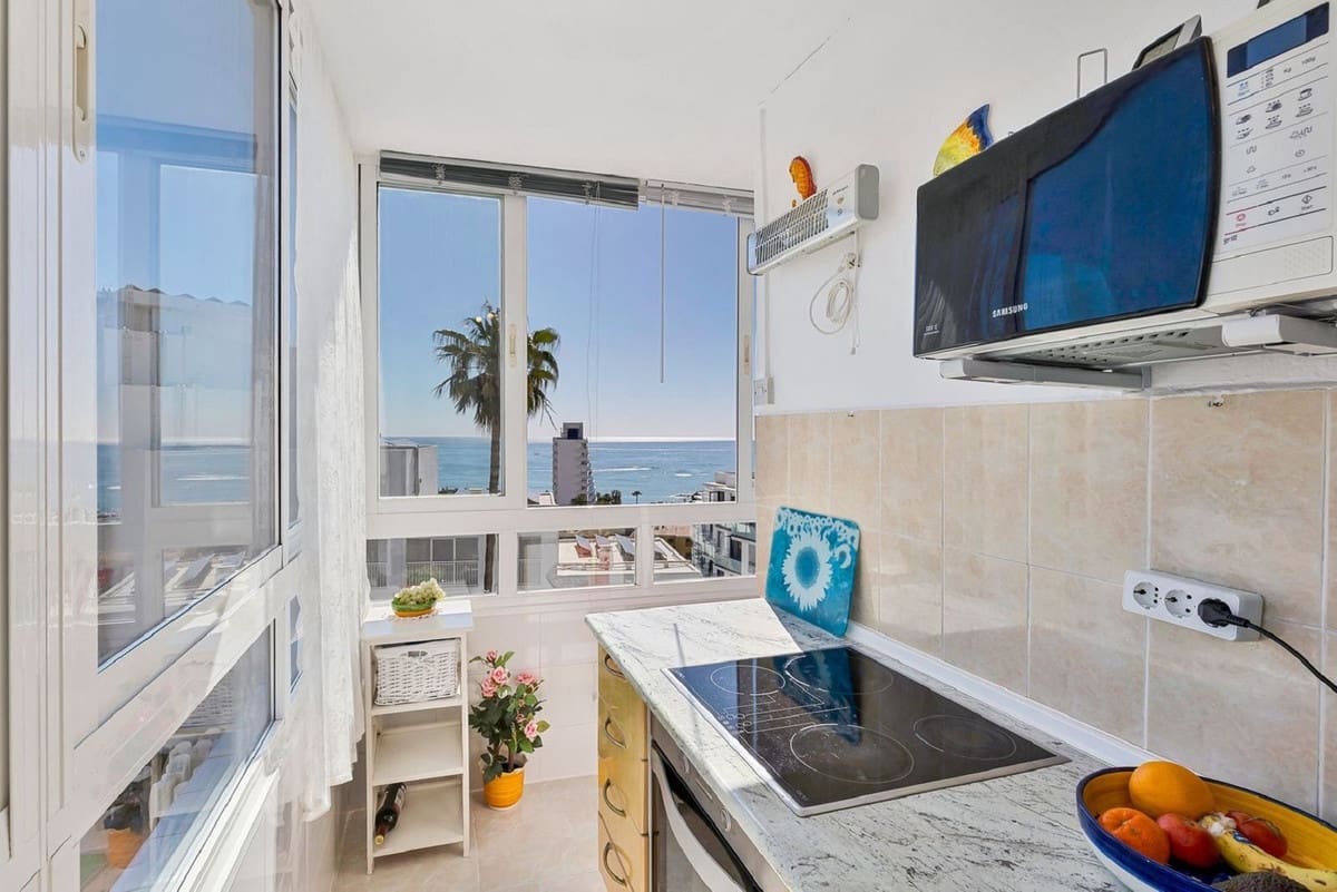 1 bedroom Apartment for sale in Benalmadena Costa with pool - € 245,000 (Ref: 9818856)