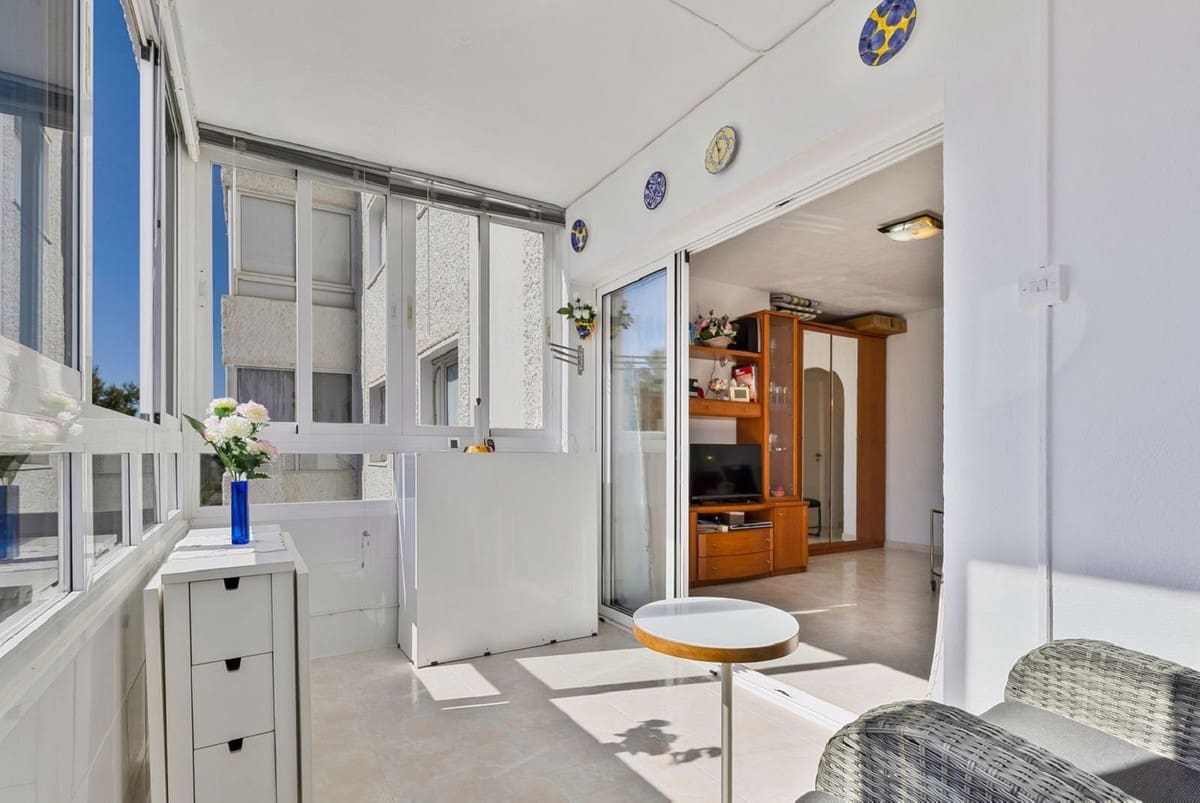 1 bedroom Apartment for sale in Benalmadena Costa with pool - € 245,000 (Ref: 9818856)