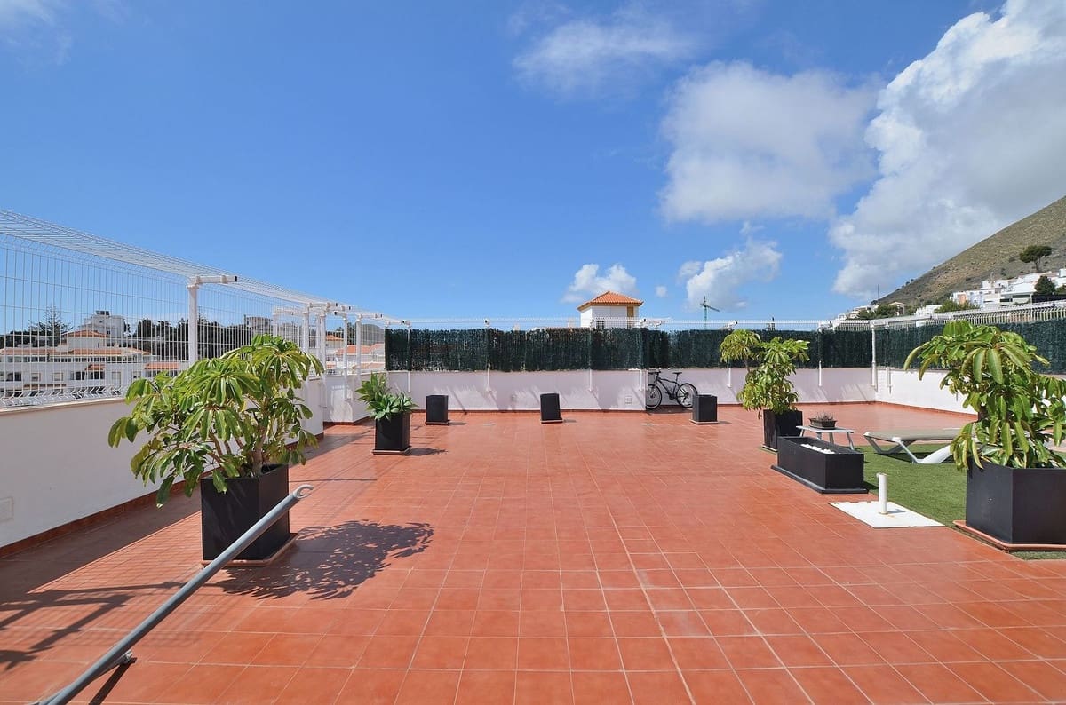 3 bedroom Penthouse for sale in Benalmadena with pool garage - € 595,000 (Ref: 9827561)